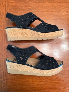 Earth Black Cork Wedge Sandals Women Size 6
